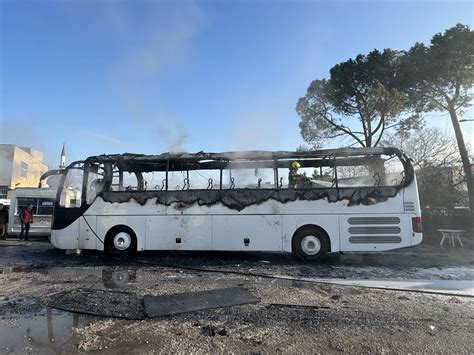Bursa’da park halindeki otobüs alev alev yandı